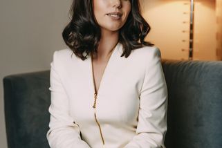Expertka na etiketu Julie Balobanova: Češi nejsou neotesanci. Největší problém máme úplně jinde než u držení příboru